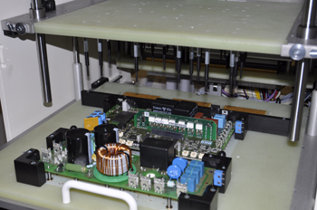 Test adapter for incircuit- and functional test of printed circuit boards